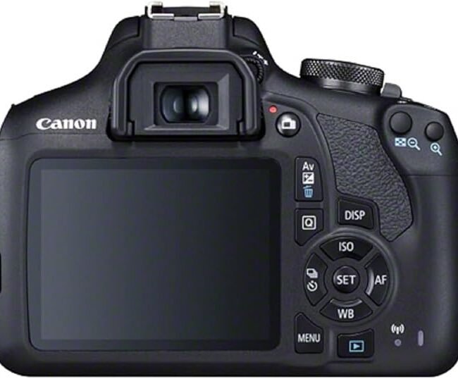 CANON EOS 2000D + Objectif EF-S 18-55mm IS II