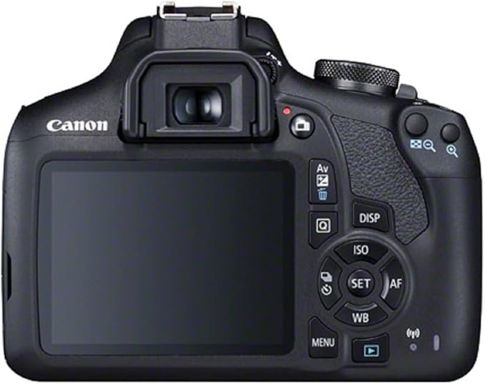 CANON EOS 2000D + Objectif EF-S 18-55mm IS II